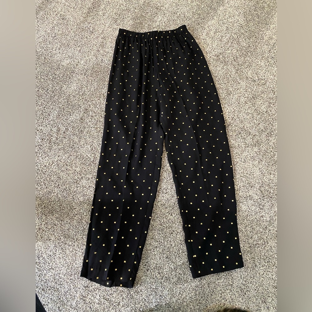 Good square pattern black pants